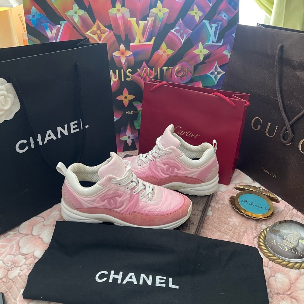 Chanel
Cloth trainers
38EU
Very good condition
Pink, Cloth